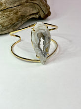 Load image into Gallery viewer, Geode Cuff